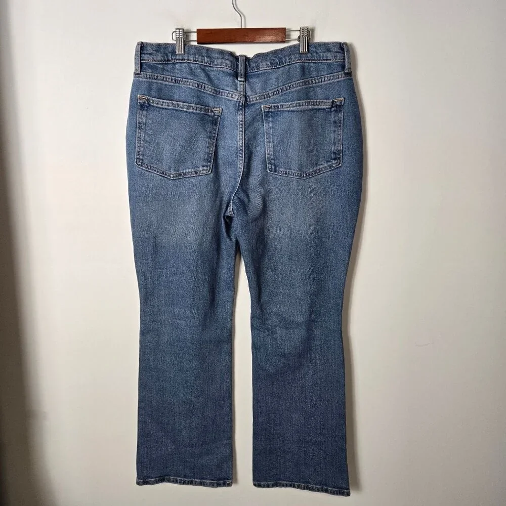 Old Navy Women's Size 20 High-Waisted Built-In Tough Flare Jeans Medium Wash NEW